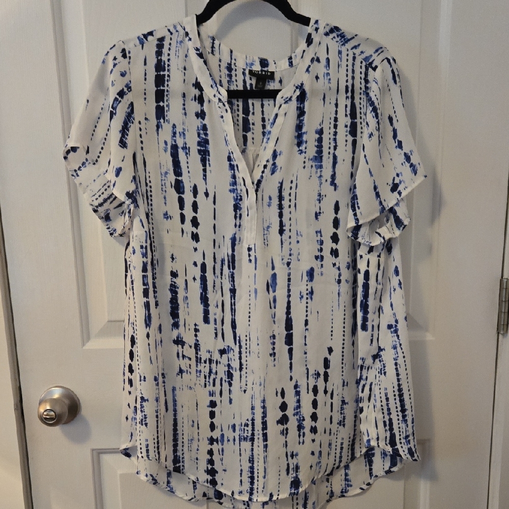 Torrid Sz 0 Blue and White Women's Top